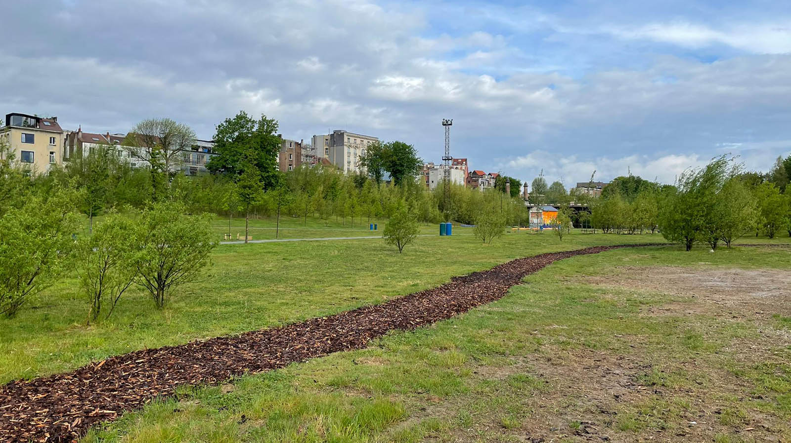 RUNNING TRACK_1600x897